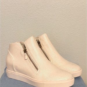 Steve Madden Women’s High Top Caliber White Sneakers Size 8 Like New Cond w/ Box